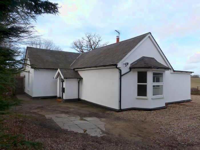 4 Bedroom Bungalow To Rent In The Ridgeway, Enfield EN2