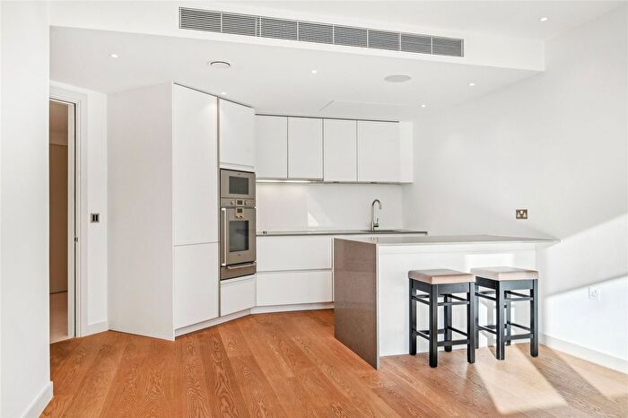 2 Bedroom Flat To Rent In Wellington House, Buckingham Gate, Westminster, London, SW1E