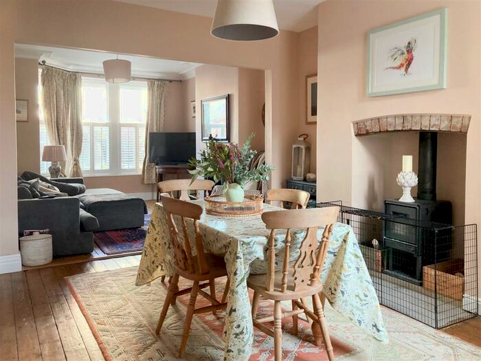 4 Bedroom House To Rent In West Lea Avenue, Harrogate, HG2