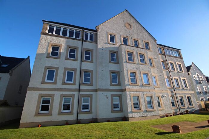 2 Bedroom Flat For Sale In Harbourside, Inverkip, PA16