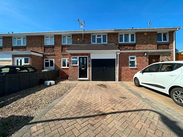 3 Bedroom House To Rent In Ashdown Avenue, Farnborough, GU14