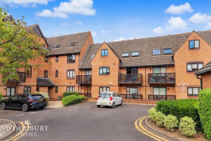 1 Bedroom Apartment For Sale In Boleyn Court, Epping New Road, Buckhurst Hill, IG9