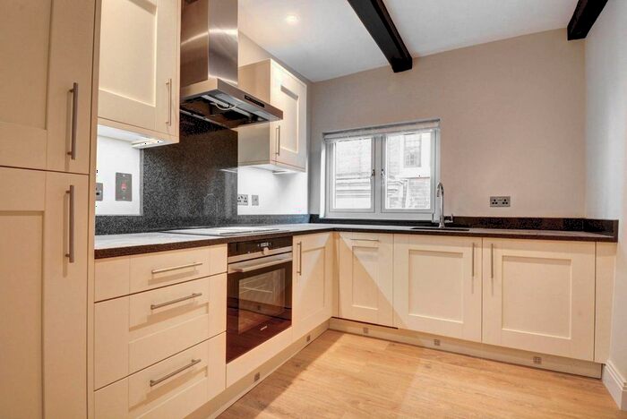 2 Bedroom Flat To Rent In High Street, Marlow, SL7