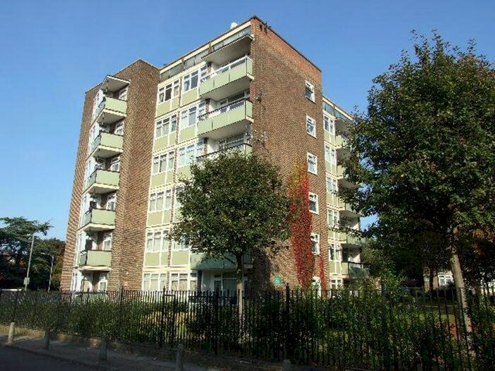1 Bedroom Studio To Rent In Pringle Gardens, Tooting Bec Common, London, SW16