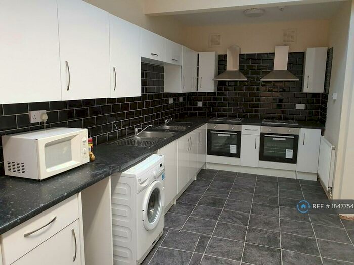 10 Bedroom Semi-Detached House To Rent In Upper Hanover Street, Sheffield, S3