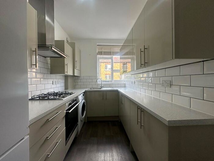 1 Bedroom Flat To Rent In Merrow Street, Walworth Village, London, SE17