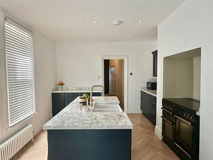 2 Bedroom Flat For Sale In Braybrooke Road, Hastings, TN34