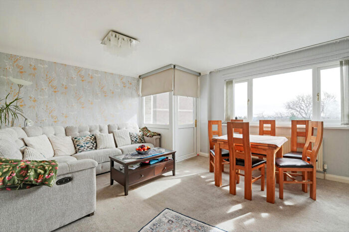 2 Bedroom Apartment For Sale In Hallam Grange Close, Fulwood, Sheffield, S10