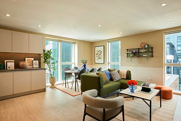 3 Bedroom Apartment To Rent In Candleriggs, Trongate, Glasgow, G1