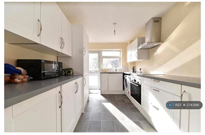 3 Bedroom End Of Terrace House To Rent In Furzedown, Stevenage, SG2