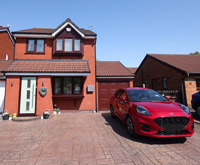3 Bedroom Detached House For Sale In The Shires, Droylsden, M43