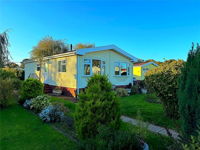 2 Bedroom Mobile/park Home For Sale In Glen Close, Cat Amp; Fiddle Park, Clyst St. Mary, Exeter, EX5