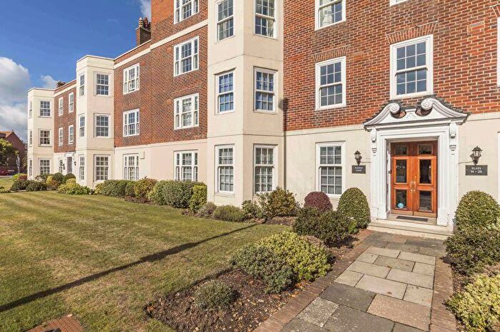 3 Bedroom Flat For Sale In St. Helens Parade, Southsea, PO4