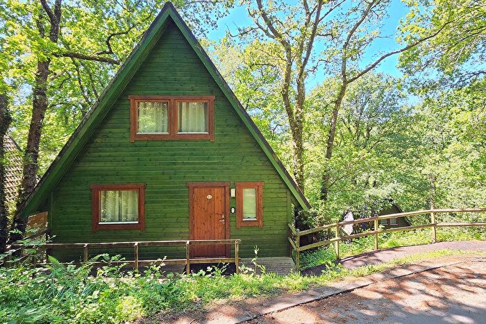 3 Bedroom Mobile/park Home For Sale In Finlake Holiday Park, Chudleigh, TQ13