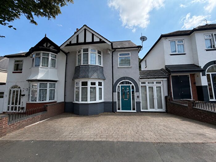 4 Bedroom Semi-Detached House For Sale In Charlemont Avenue, West Bromwich, B71
