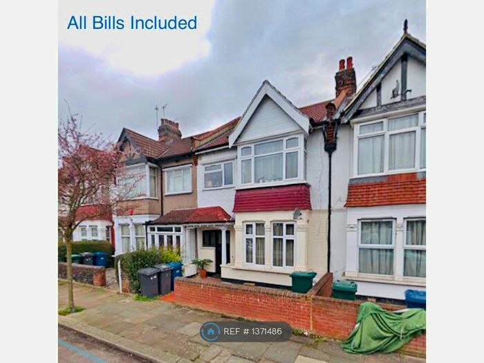 1 Bedroom Flat To Rent In Briarfield Avenue, London, N3