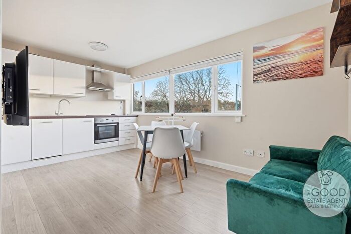 2 Bedroom Maisonette To Rent In High Road, Loughton, IG10