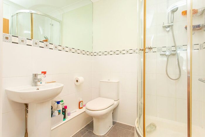 2 Bedroom Flat For Sale In Western Esplanade, Herne Bay, Kent, CT6