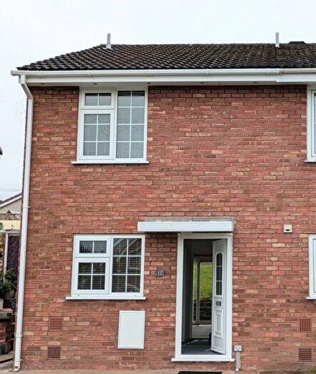 2 Bedroom End Of Terrace House To Rent In Llwyn Yr Eos, Llanelli, SA14
