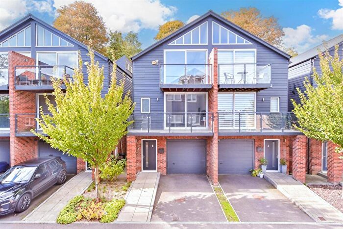 3 Bedroom Semi Detached House For Sale In Ordnance Yard, Lower Upnor, Rochester, Kent, ME2