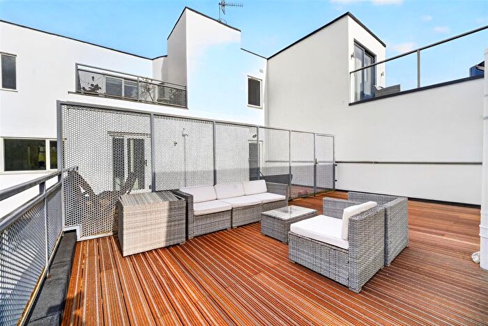 2 Bedroom Flat For Sale In Liverpool Road, Barnsbury, N1