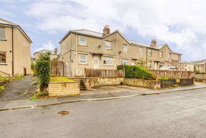 3 Bedroom End Of Terrace House For Sale In Burnside Crescent, Skipton, BD23