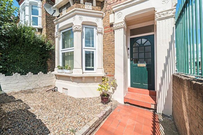 2 Bedroom Flat For Sale In Beecroft Road, Brockley, SE4