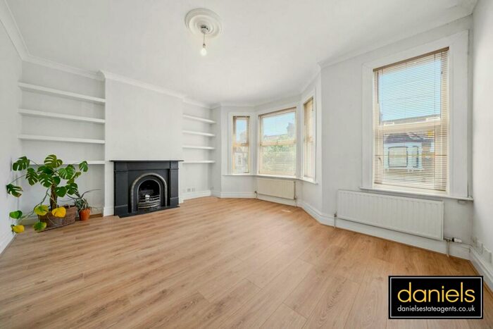 2 Bedroom Flat To Rent In Ashburnham Road, Kensal Rise, London, NW10