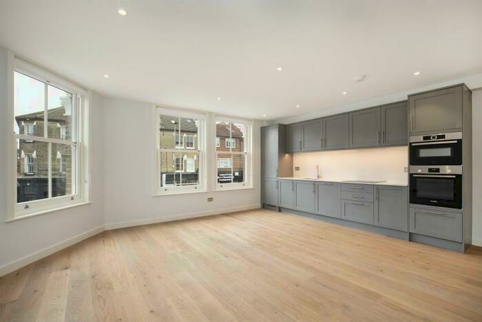 2 Bedroom Flat To Rent In Northcote Road, London, SW11
