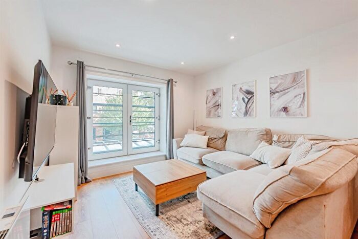 2 Bedroom Flat For Sale In Victoria Road, Horley, RH6