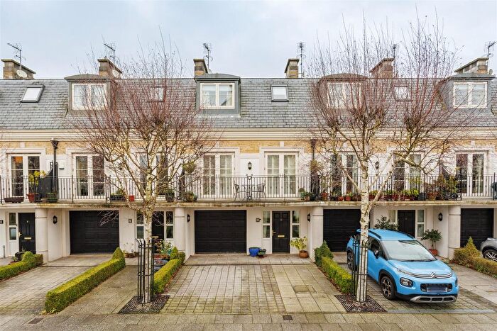 3 Bedroom Town House For Sale In The Square, Dringhouses, York, YO24