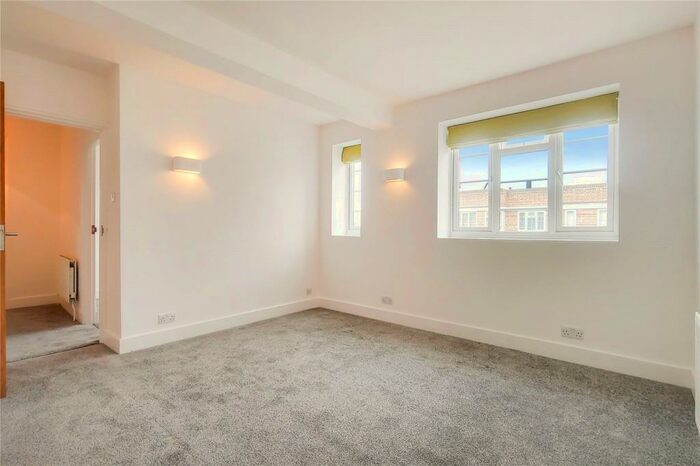 2 Bedroom Apartment To Rent In Warwick Gardens, London, CR7