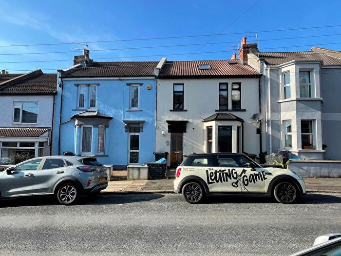 3 Bedroom Maisonette To Rent In Mendip Road, Windmill Hill, Bristol, BS3