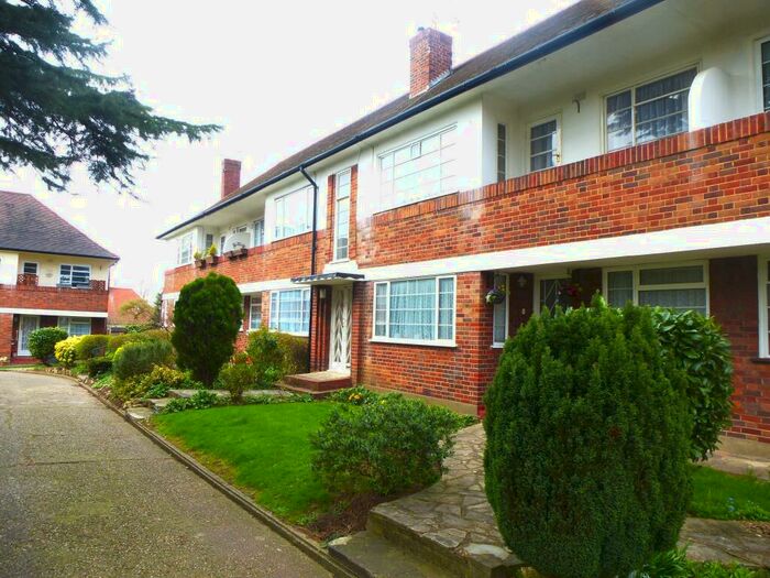 2 Bedroom Apartment To Rent In Nether Street, N12