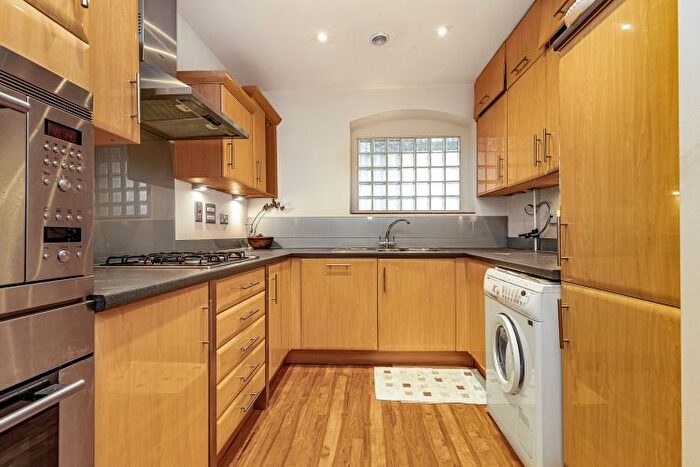 2 Bedroom Flat To Rent In Coopers Lane, Abingdon, OX14