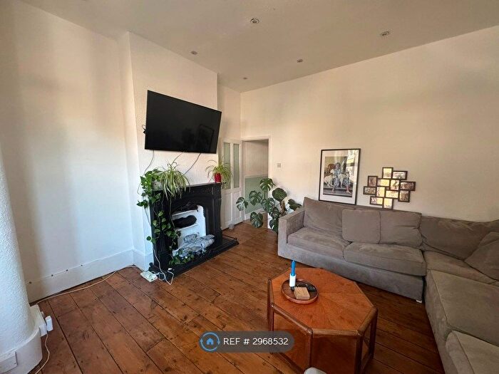 2 Bedroom Maisonette To Rent In Murray Road, London, W5