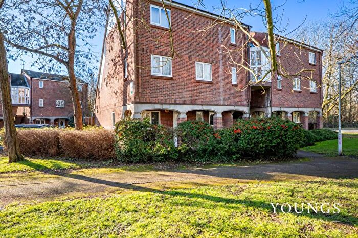 2 Bedroom Flat For Sale In Brackley Crescent, Basildon, SS13