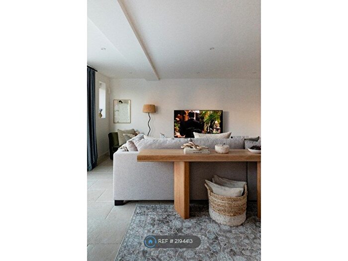 2 Bedroom Detached House To Rent In Eton High Street, Windsor, SL4