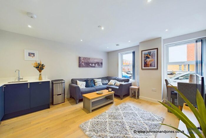 1 Bedroom Flat For Sale In Gogmore Lane, Chertsey, KT16