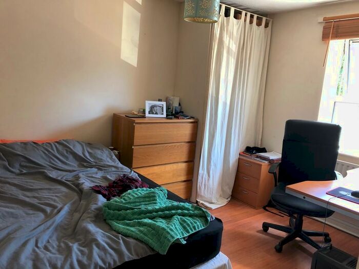 4 Bedroom Semi-Detached House To Rent In May Road, Brighton, BN2