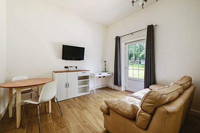 Studio To Rent In Ashley Road, Farnborough, Hampshire, GU14