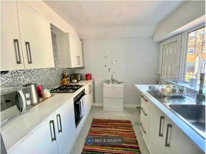 2 Bedroom Terraced House To Rent In Liversedge, Liversedge, WF15