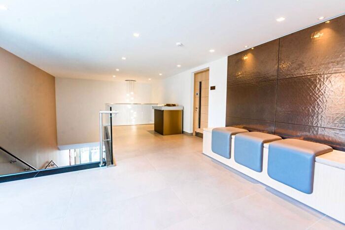 2 Bedroom Flat For Sale In High Street, Hornsey, London, N8
