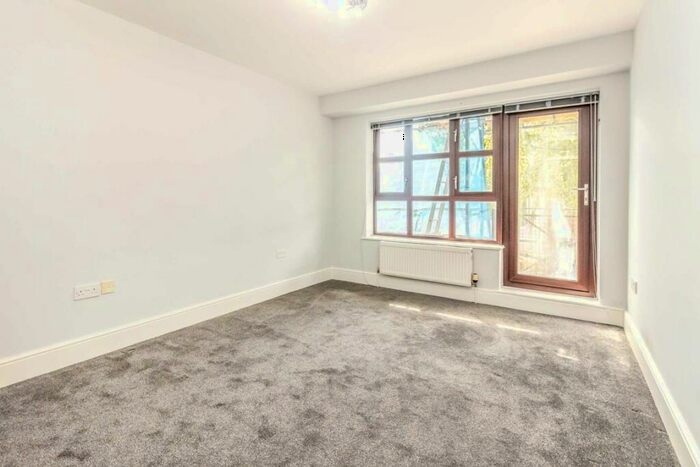 2 Bedroom Flat To Rent In Woodside Lane, North Finchley, N12