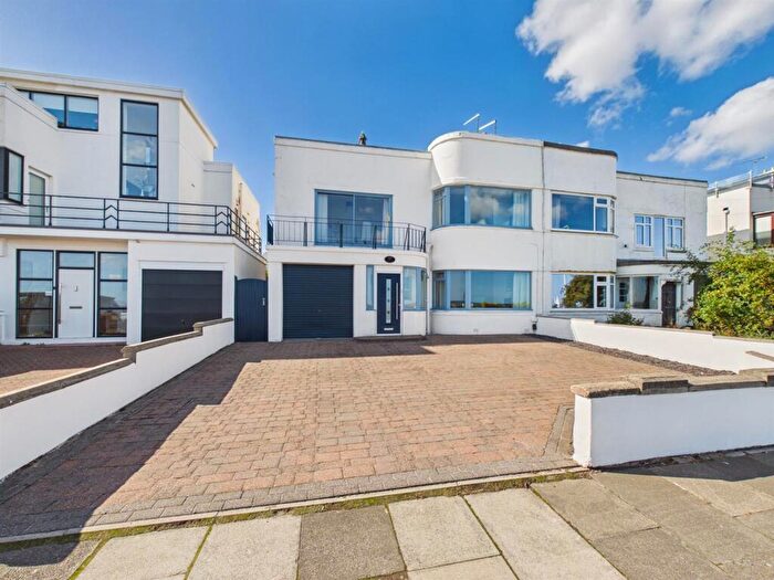 4 Bedroom Semi-Detached House For Sale In The Links, Whitley Bay, NE26