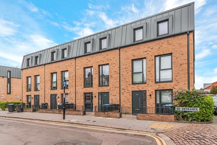 5 Bedroom House To Rent In Grafton Quarter, Croydon, CR0