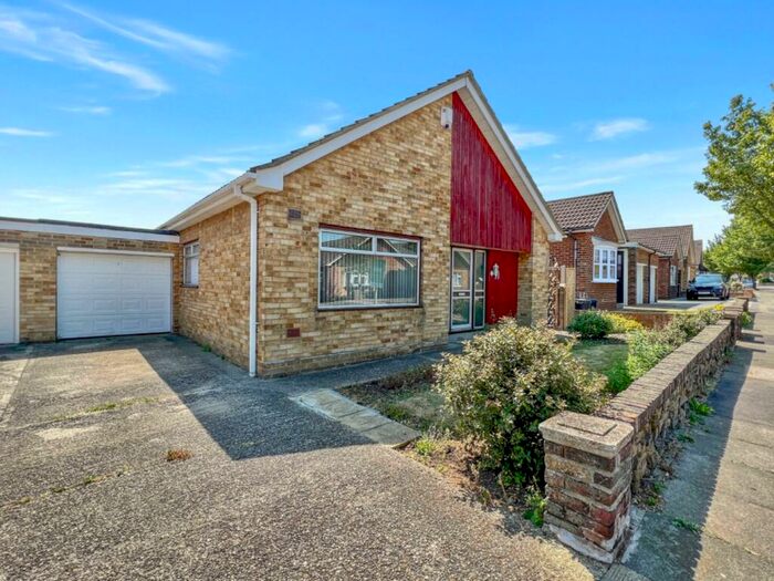 3 Bedroom Detached Bungalow For Sale In Cambria Crescent, Gravesend