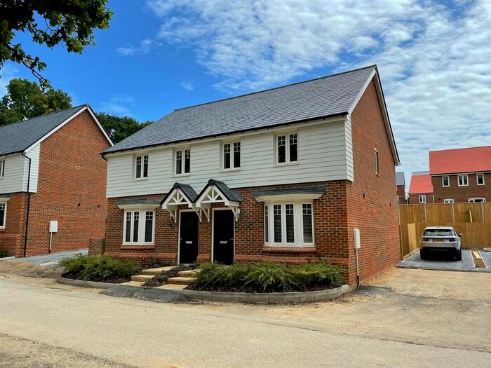 3 Bedroom Semi-Detached House To Rent In Gracelands Drive, Bexhill-On-Sea, TN39