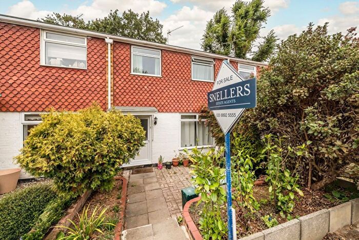 3 Bedroom Property For Sale In Campbell Close, Twickenham, TW2