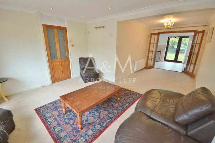 4 Bedroom Chalet To Rent In Ravensbourne Gardens, Clayhall, IG5